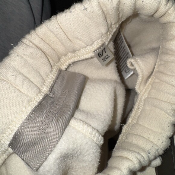 Essentials Fear Of God SS'23 Sweatpants Egg Shell Kids Size Small 6/7 - Picture 3 of 3